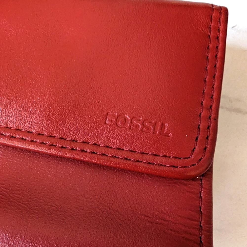 Fossil mini leather ID wallet